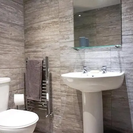 Charming 3-bedroom Retreat In By Amazing Spaces Relocations Ltd. Prázdninový dům Barrow-in-Furness
