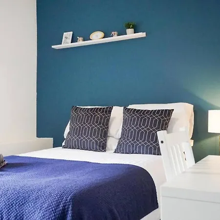 Charming 3-bedroom Retreat In By Amazing Spaces Relocations Ltd. بيت للعطل بارو في فرنيس